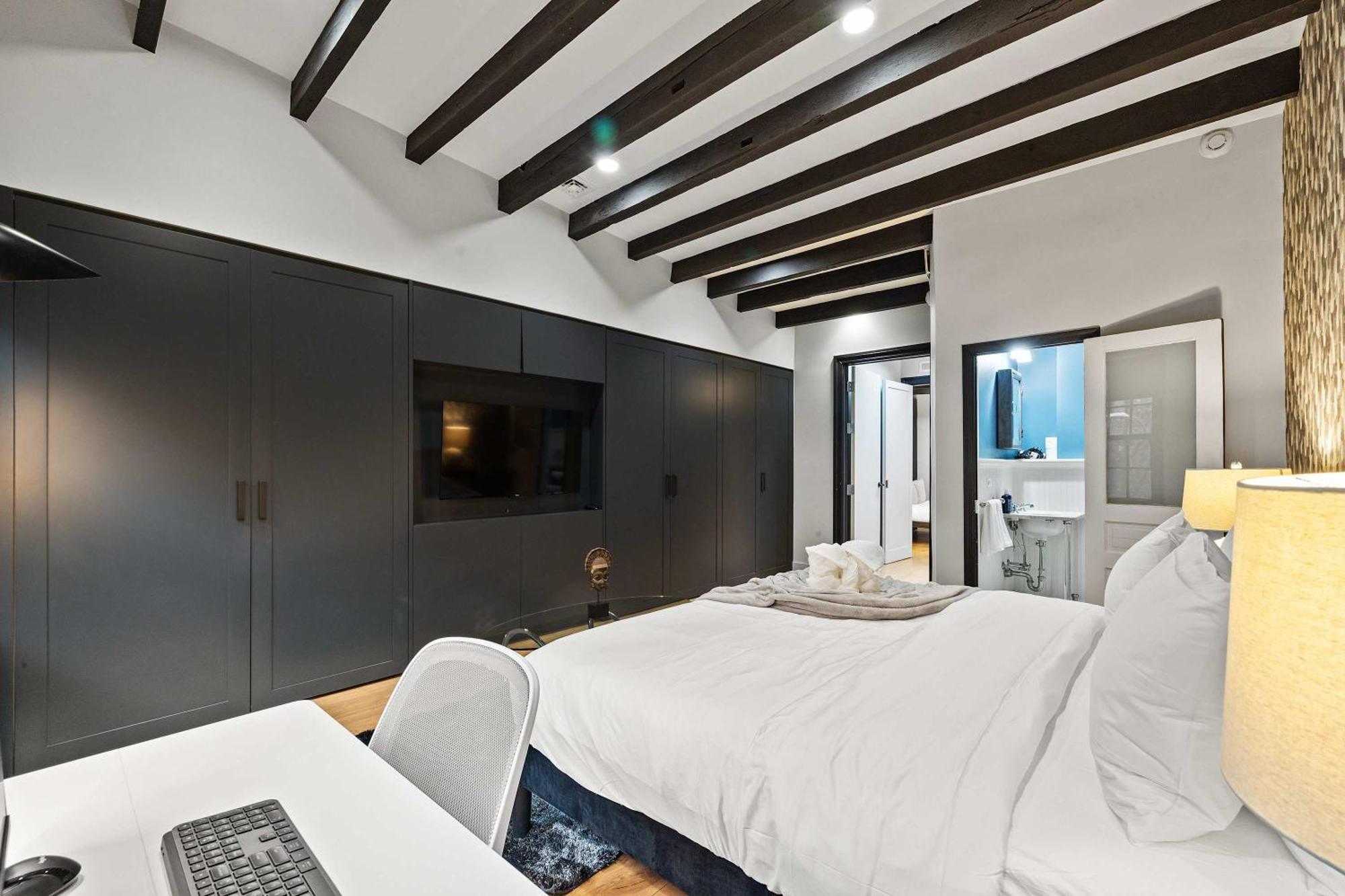 Downing By Rove Travel Private Terrace & Patio Apartment New York